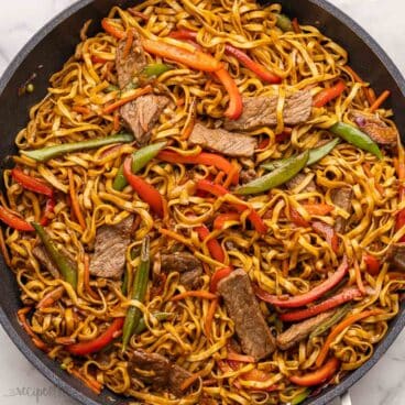 black pan filled with beef lo mein.